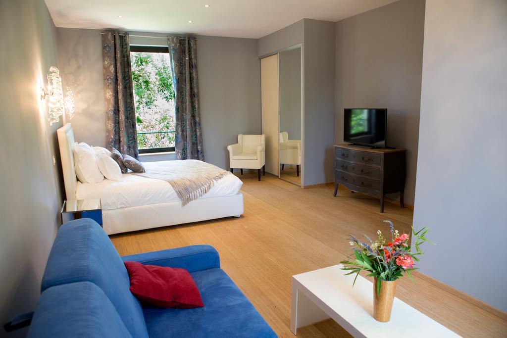 Domaine Du Prieure D'Estagel Hotel Сен-Жил-Кроа-дьо-Ви Екстериор снимка