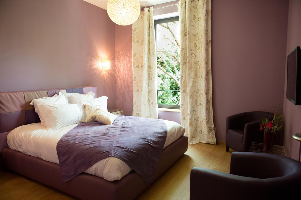 Domaine Du Prieure D'Estagel Hotel Сен-Жил-Кроа-дьо-Ви Екстериор снимка